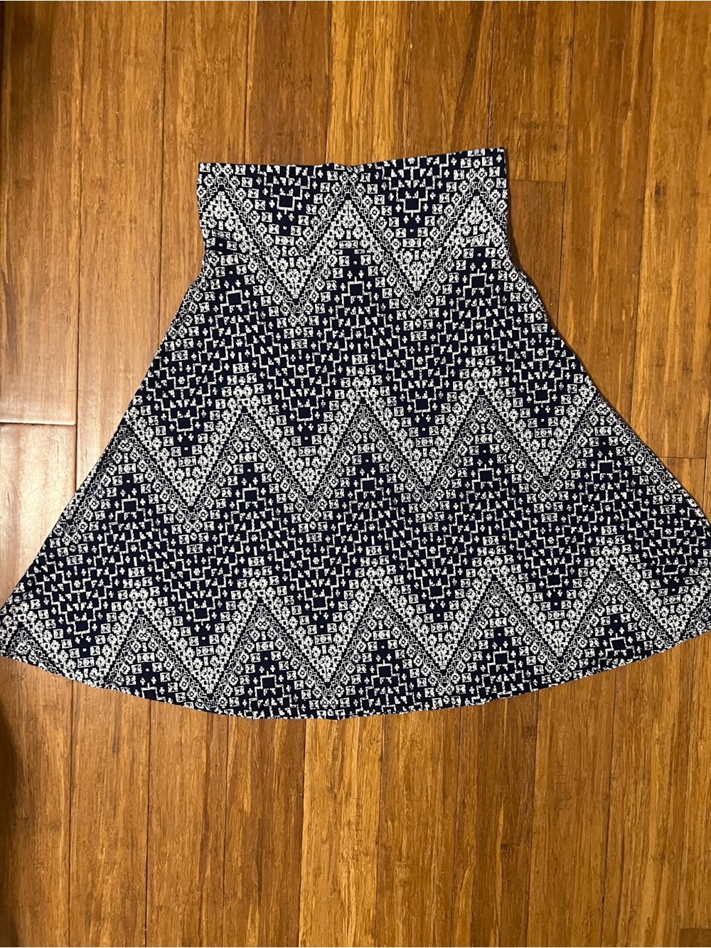LuLaRoe Azure Blue & White A-Line Zigzag Print Skirt